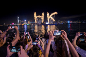 香港维港烟花汇演 缤纷冬日巡礼圣诞小镇